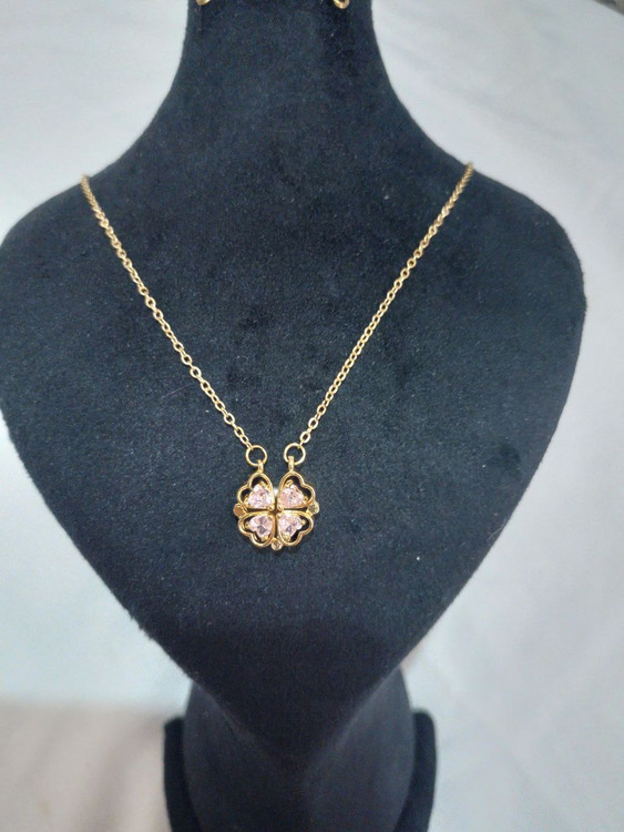 گردنبند استیل طلایی مدل گل چهارپر