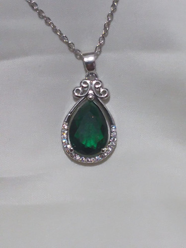 گردنبند استیل جواهری با نگین سبز