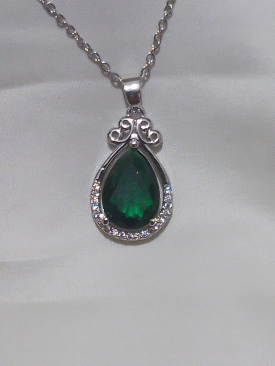 گردنبند استیل جواهری با نگین سبز